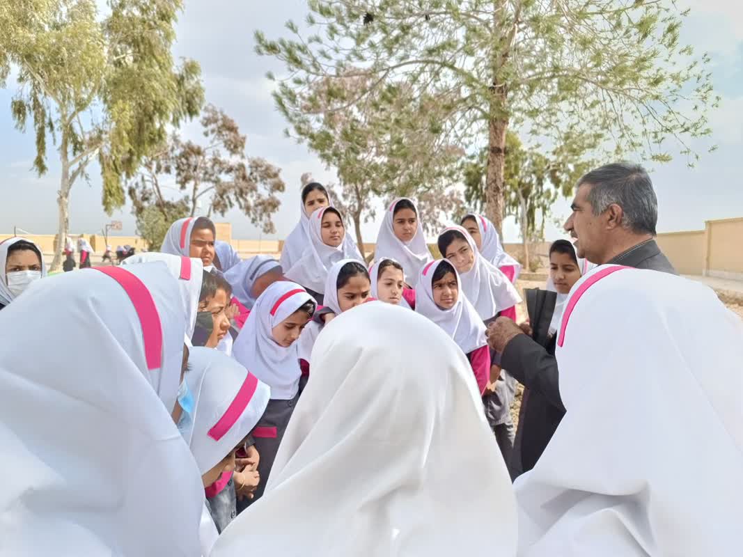 آغاز عملیات اجرایی تولید نهال در مدارس شهرستان خاتم به مناسبت پنجمین روز از هفته منابع طبیعی