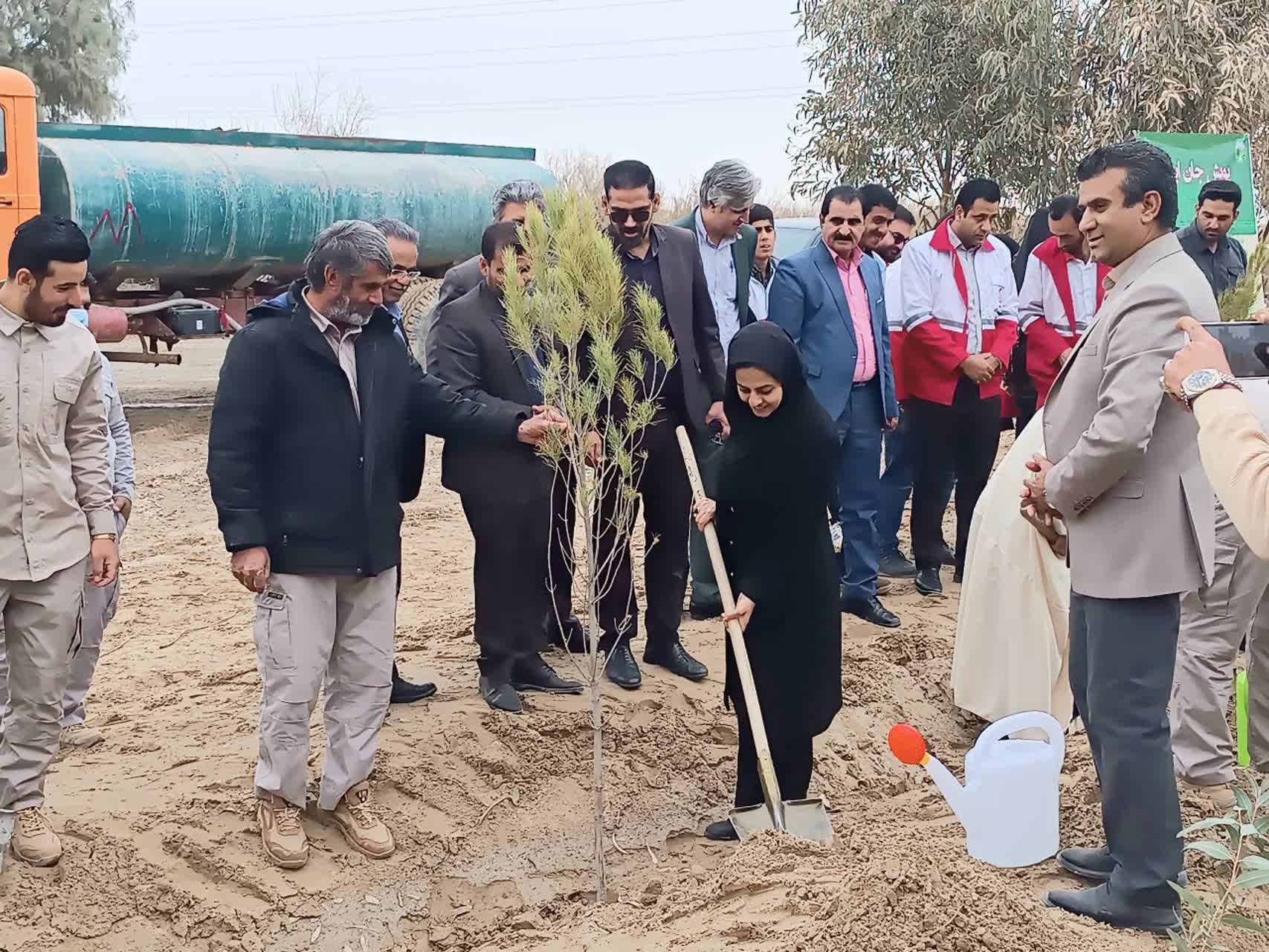 شرکت کلیه ی دستگاه های اجرایی بهمراه اداره ی منابع طبیعی شهرستان هامون در مراسم روز شرکت کلیه ی دستگاه های اجرایی بهمراه اداره ی منابع طبیعی شهرستان هامون در مراسم روز